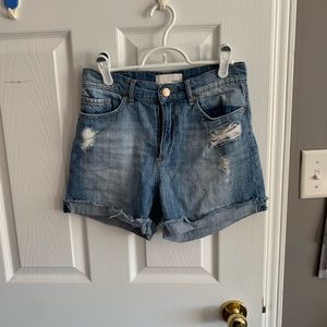 2/20$ 🛍 Garage Boyfriend Shorts